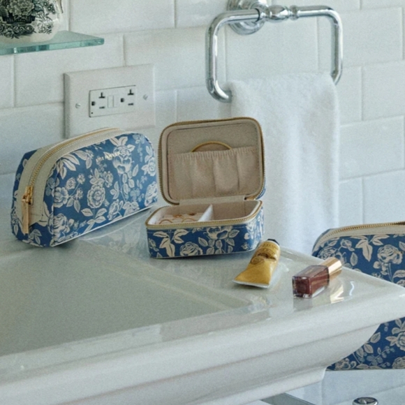 💥BUY 5 GET 3 FREE Small Cosmetic Pouch, Retail $48.00, Color English Ros - Picture 6 of 6